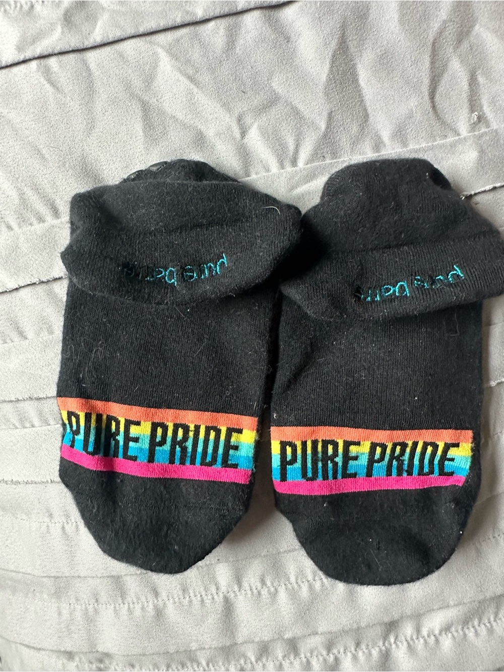 Black No-Show Sticky Socks - Rainbow Stripe